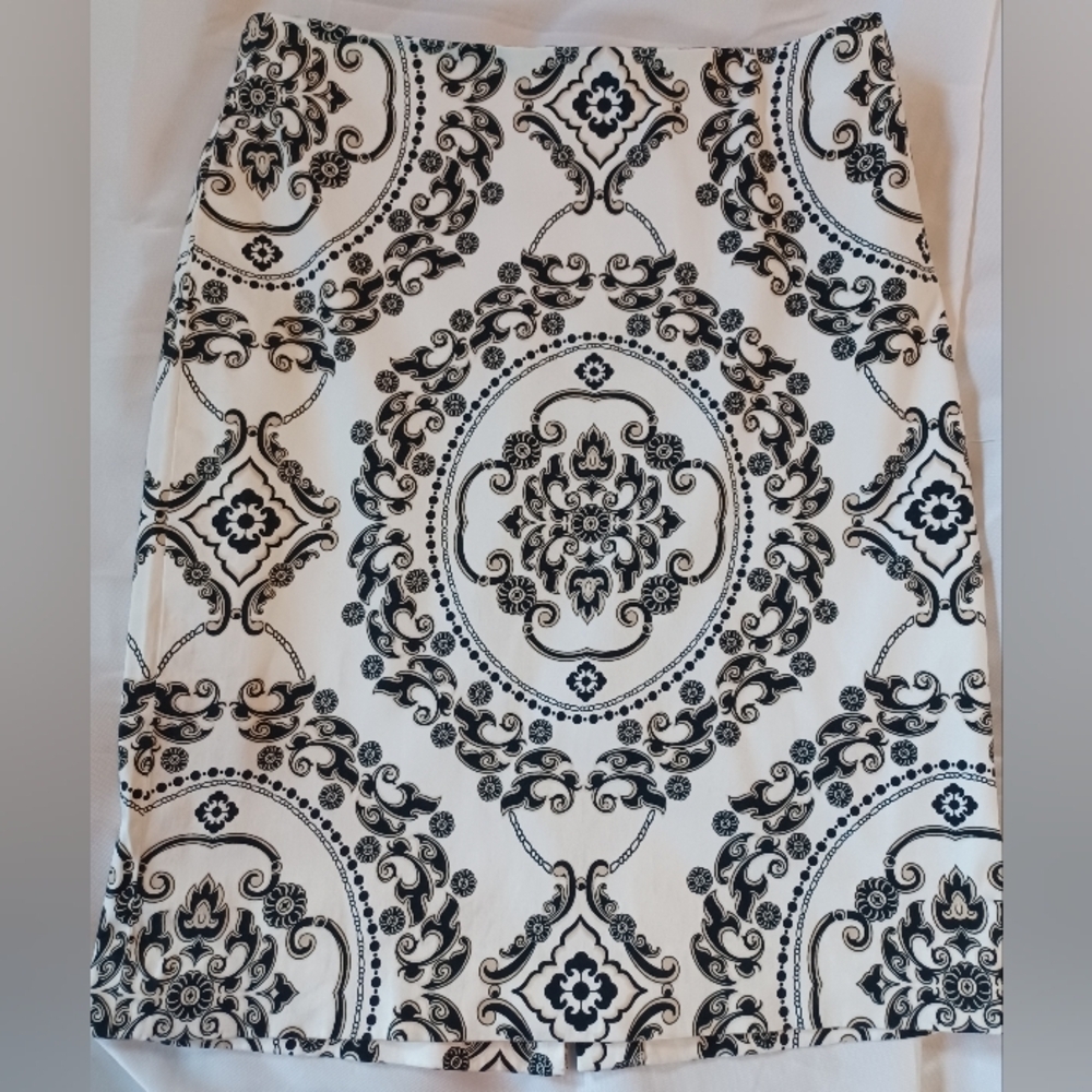 White House Black Market Floral Skirt Straight